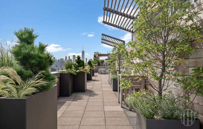 Studio, 1 bath, 990 sqft, $8,000, Unit 8K