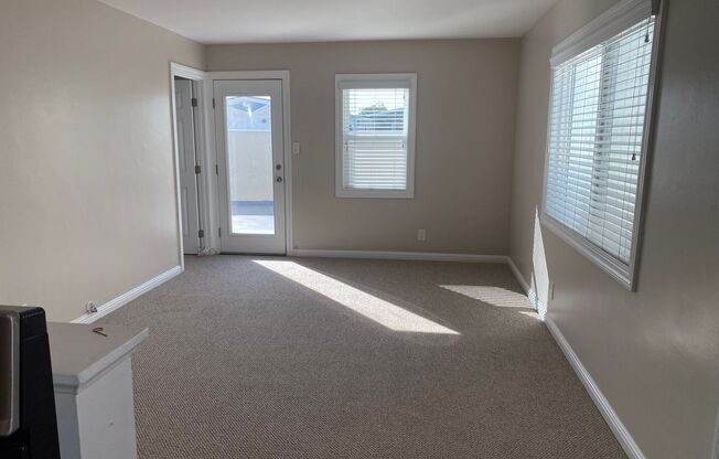 2 beds, 1 bath, $3,400, Unit Upper Back D