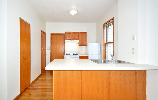 2 beds, 2 baths, 950 sqft, $1,400, Unit 10 - 110