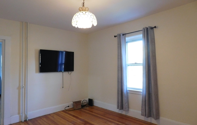 1 bed, 1 bath, 760 sqft, $2,500, Unit 1