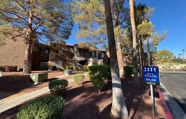 Beautiful 1Bed/1Bath Condo located in gated Southshores Community