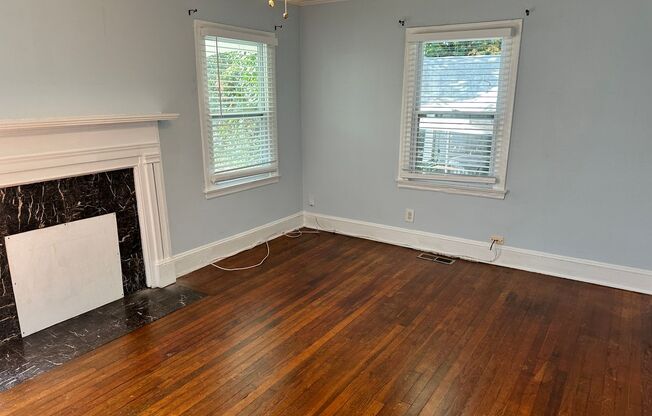 Cozy 2 Bedroom Home in Oakhurst!