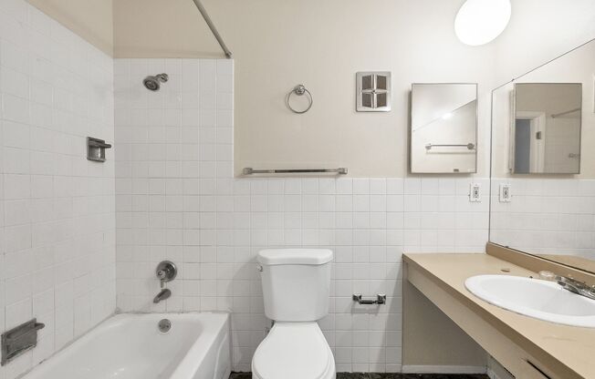 Adorable, Efficient, 1st floor 2 bedroom Condo Unit in Hazelwood