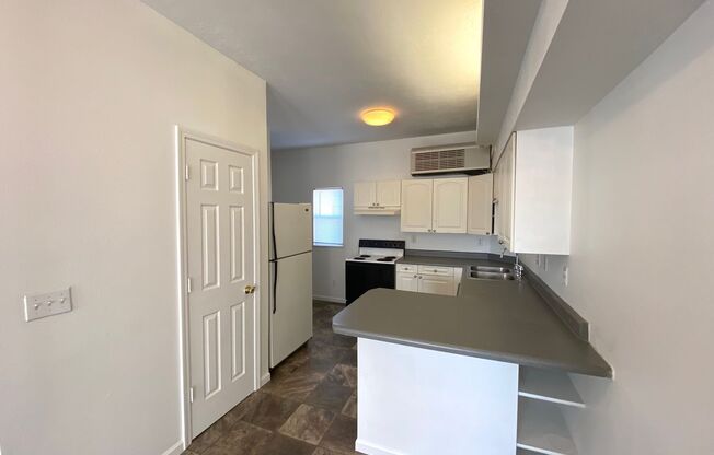 2 beds, 1.5 baths, 950 sqft, $1,150, Unit Skyway Apartments TH3 36