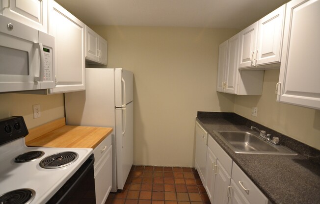1 bed, 1 bath, 745 sqft, $3,075, Unit 40-PE
