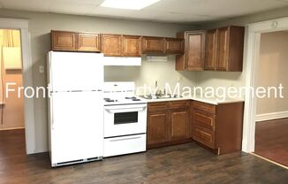 2 beds, 1 bath, 800 sqft, $825, Unit 3133 Magnolia Ave 2F