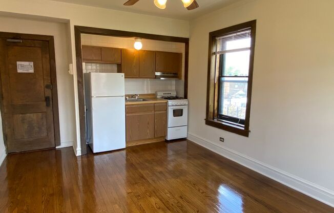 Studio, 1 bath, 320 sqft, $1,425, Unit 225-315