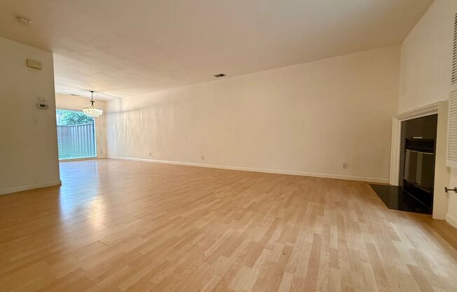 3 Bedroom 2.5 Bathroom Townhouse Near Downtown Walnut Creek  - Water & Garbage Included - Good Schools!
