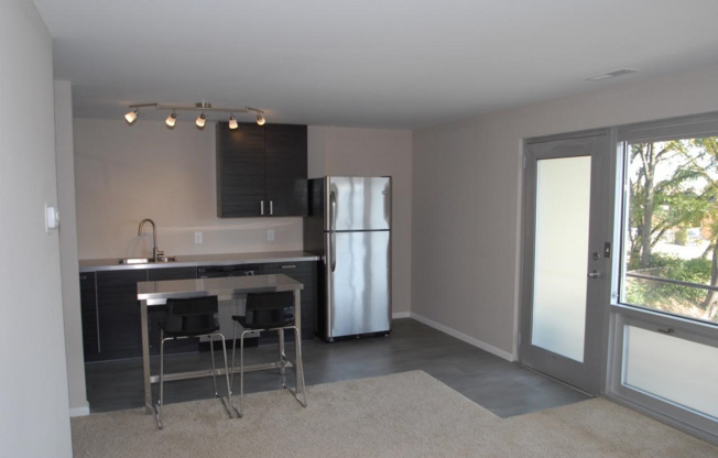 1 bed, 1 bath, 607 sqft, $1,150, Unit 15