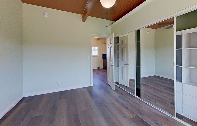 Special $500 Off The First Month Rent Bright Top-Floor 1-Bedroom Condo in the Heart of Santa Monica
