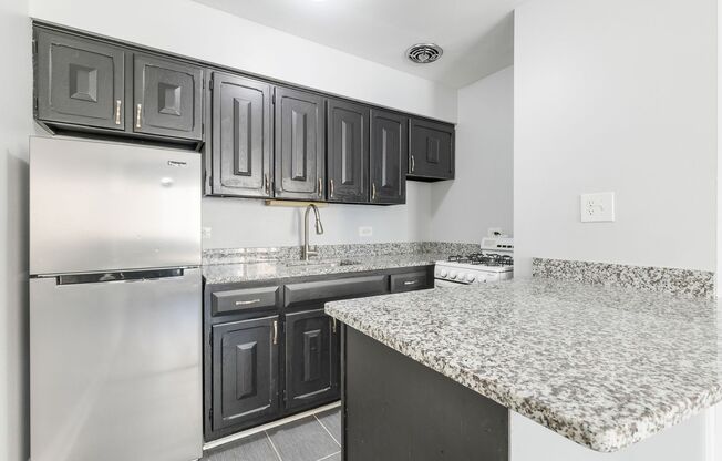 5534 N Kenmore Avenue