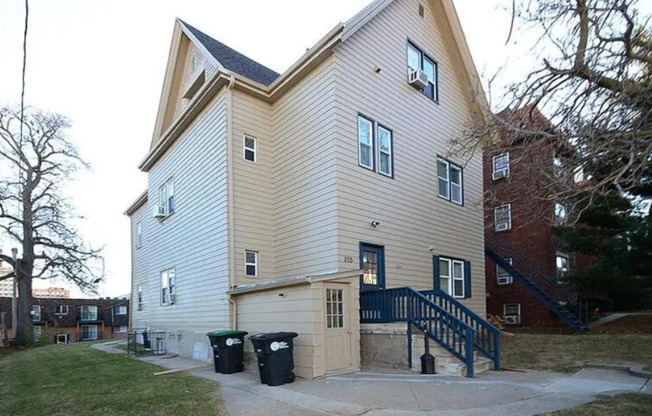 205 37th Street, Omaha NE 68131