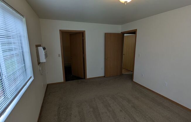 2 beds, 1 bath, 1,100 sqft, $1,359, Unit 1053 5301