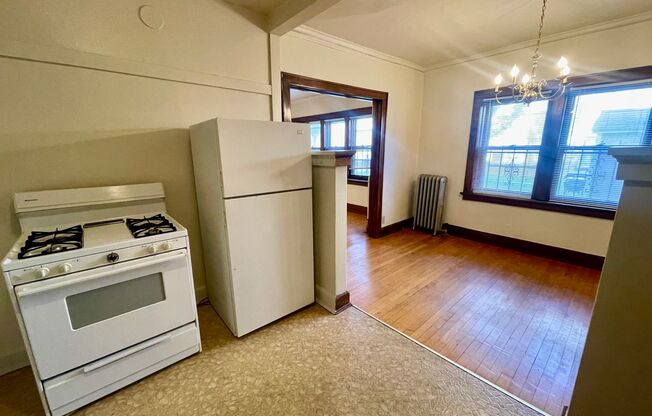 1 bed, 1 bath, $995, Unit 4