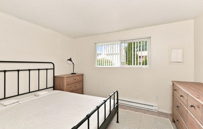 3 beds, 1 bath, 864 sqft, $1,895, Unit 15