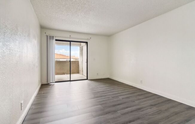 3 beds, 2 baths, $1,595, Unit # 2081