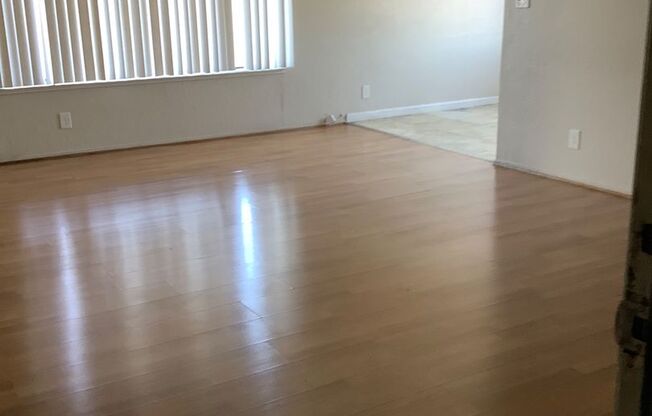 (254): 709 10th St (Apts A-C)