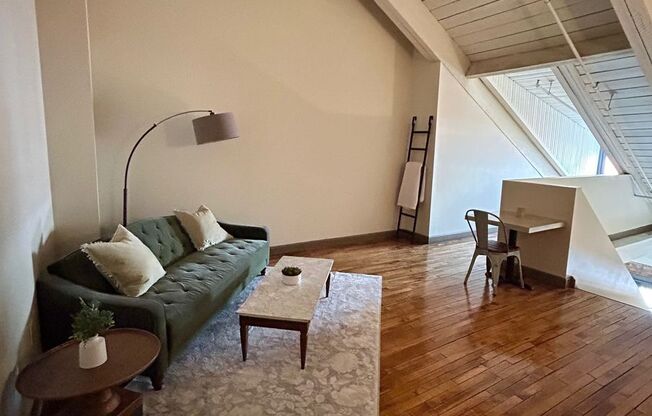 2 beds, 1 bath, 1,220 sqft, $1,850, Unit 328