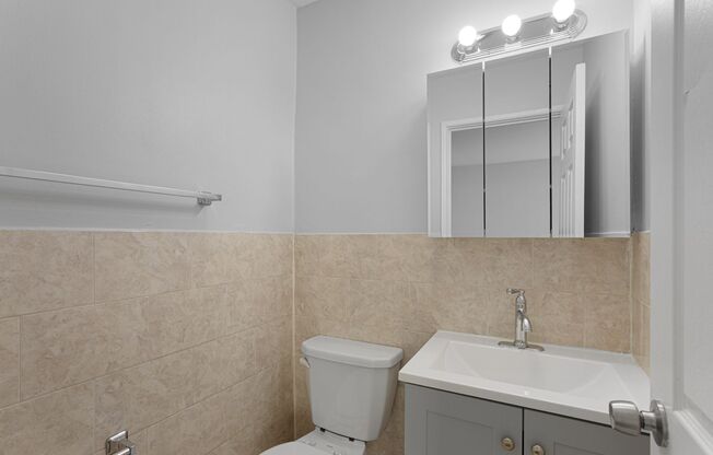 2 beds, 1.5 baths, 897 sqft, $2,100, Unit 202