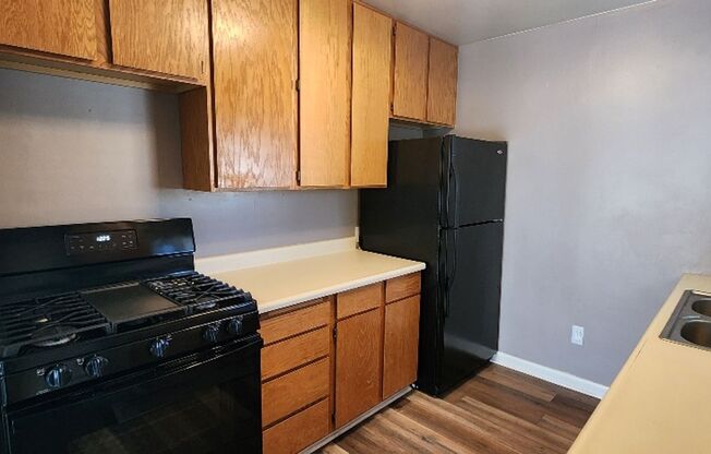 2 beds, 1 bath, $2,350