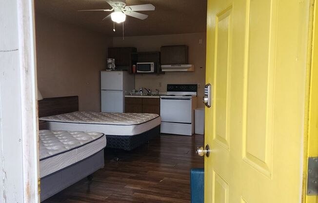 Studio, 1 bath, $750, Unit 25