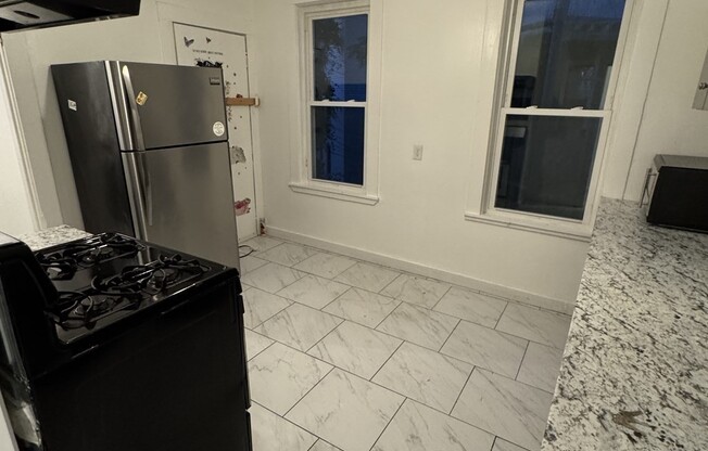 2 beds, 1 bath, 1,000 sqft, $2,300, Unit 2