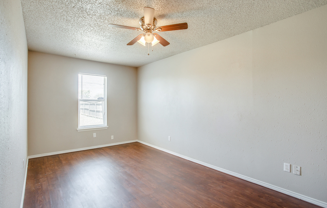 2 beds, 1 bath, $1,050