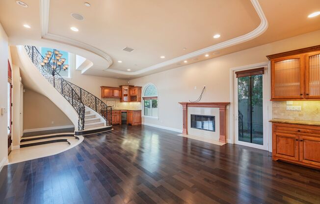 4 beds, 4 baths, $6,500, Unit #B