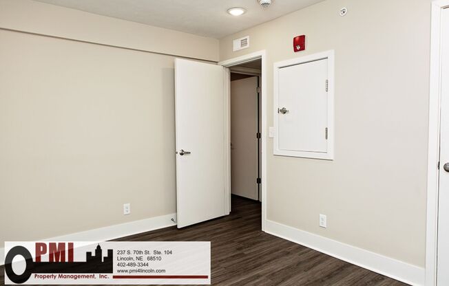 2 beds, 1 bath, $1,000, Unit 4001 Holdrege St. #2