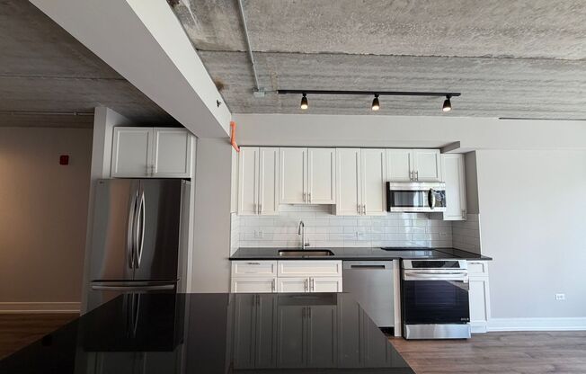 2 beds, 2 baths, 908 sqft, $3,700, Unit 952-402