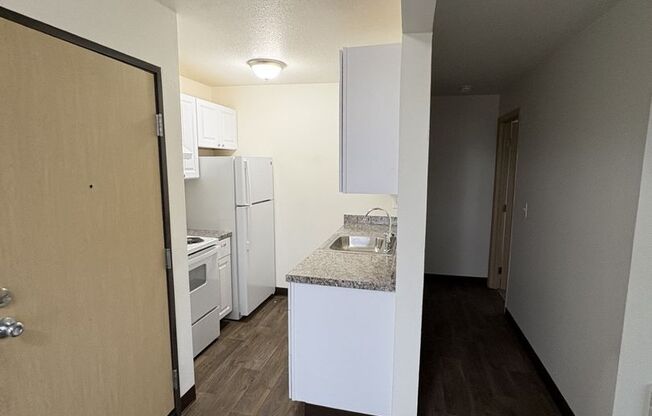 2 beds, 1 bath, 650 sqft, $1,275, Unit 1505-23