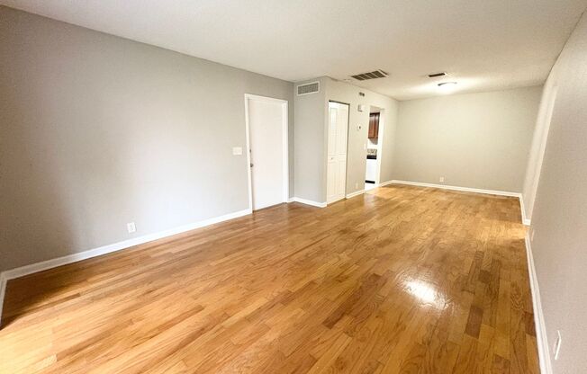 Gorgeous 1/1 Condo in Winter Springs ~ Updated Kitchen/Bath & Real Hardwood Floors!