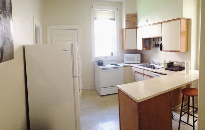 1 bed, 1 bath, $740, Unit 2