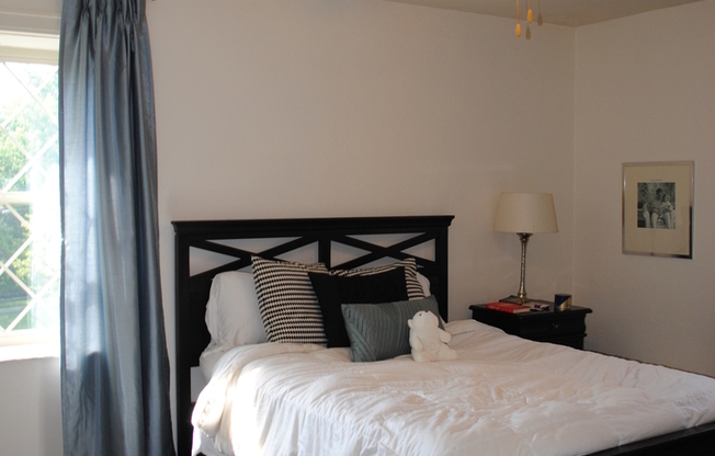 3 beds, 1 bath, 1,600 sqft, $1,995, Unit 19