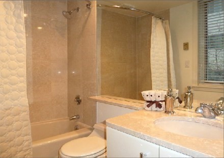 1 bed, 1.5 baths, 890 sqft, $4,200, Unit 209