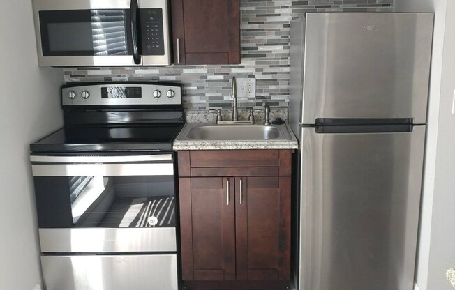 Studio, 1 bath, 450 sqft, $1,550, Unit 302