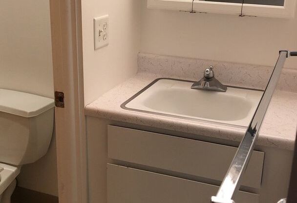 1 bed, 1 bath, 420 sqft, $585, Unit 8257