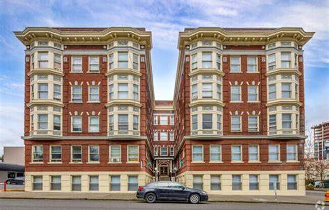 Studio, 1 bath, 500 sqft, $1,000, Unit D
