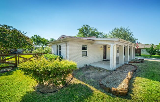 3 Bedroom 2 Bath 2 Car Garage - Backs Up To A Nice Farm