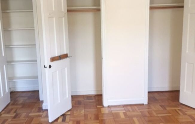 2 beds, 1 bath, 800 sqft, $1,695, Unit B21