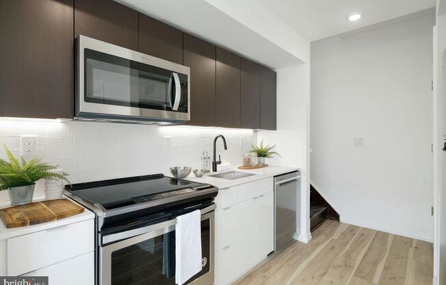 1 bed, 1 bath, 577 sqft, $1,725, Unit Apt 30D