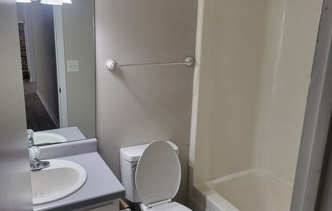 Nice brick ranch 4 bedroom 2 bath in Hermitage
