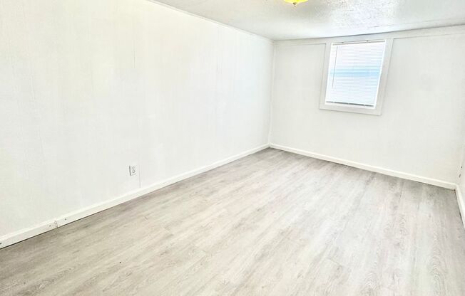 1 bed, 1 bath, 516 sqft, $600, Unit 2305 27th - Rear