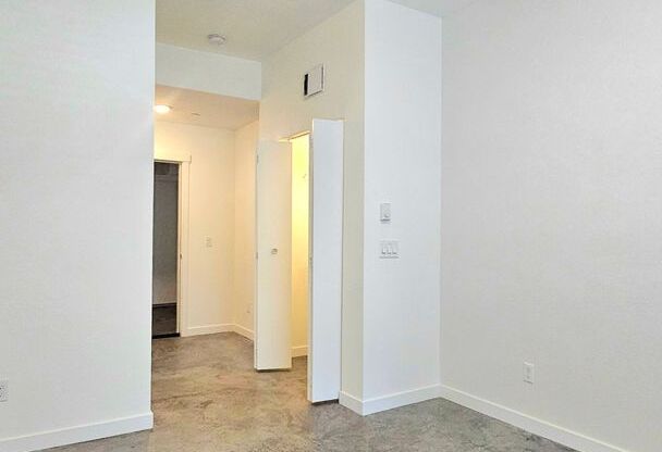 Studio, 1 bath, 275 sqft, $930, Unit B13-B