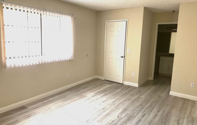 Clean and Spacious Condo, Pasadena