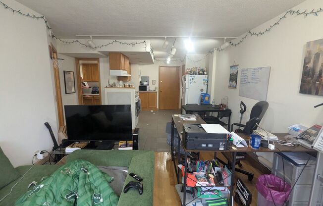 1 bed, 1 bath, 620 sqft, $1,450, Unit 215