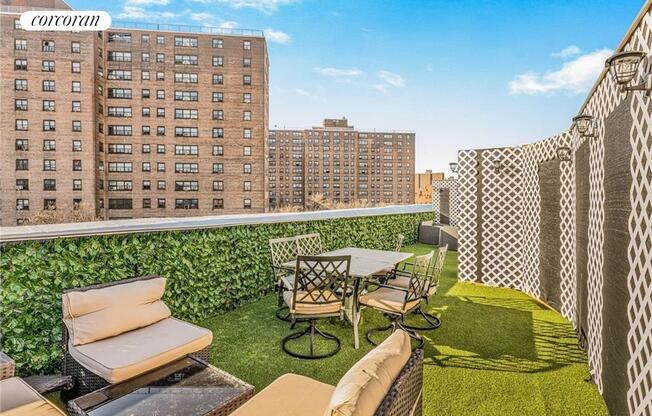 3 beds, 1 bath, $2,775, Unit 302