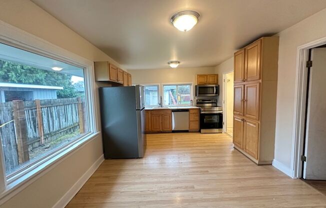 2 beds, 1 bath, $2,200