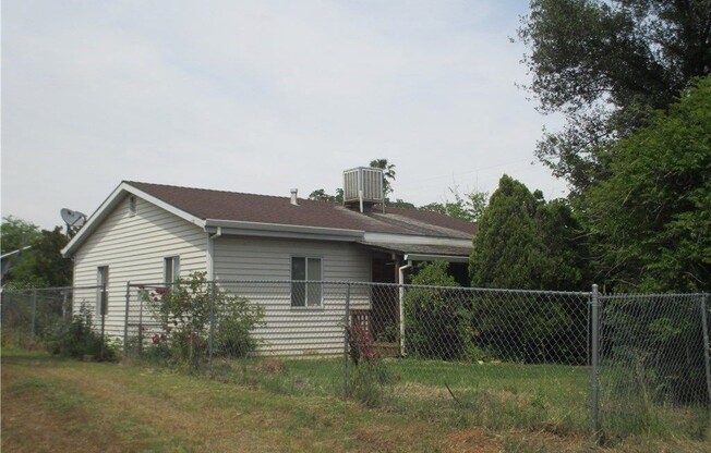 2431 Las Plumas Ave., Oroville -   Near Las Plumas High School!