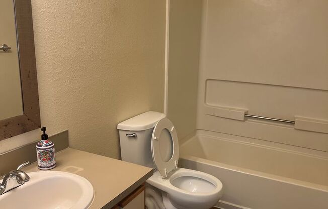 1 bed, 1 bath, 725 sqft, $1,095, Unit 3659E